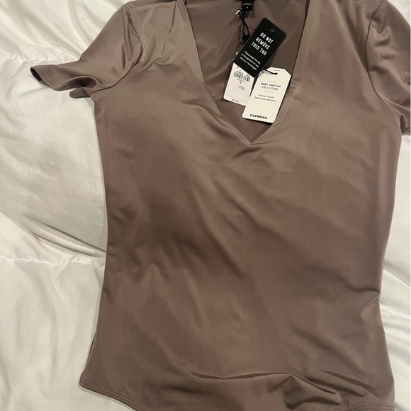 EXPRESS CONTOUR COMPRESSION V-NECK SHORT SLEEVE BODYSUIT - Picture 2 of 3